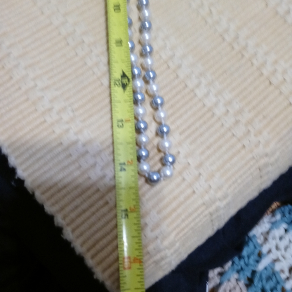 Ladies Pearl Necklace - Picture 3 of 3